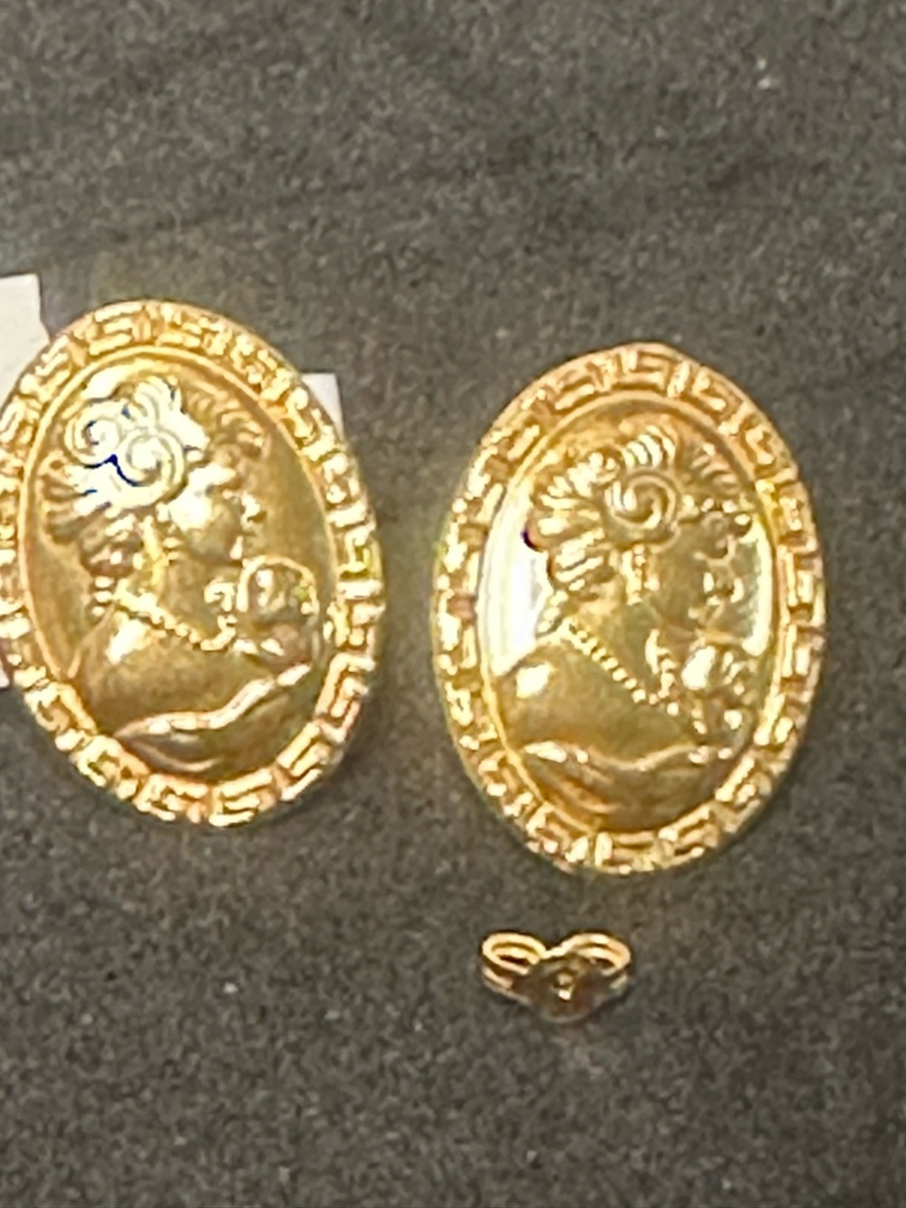 18K Saudi Gold Oval Stud Earrings